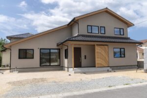 【施工事例】心地よい距離感で暮らす「二世帯住宅の家」